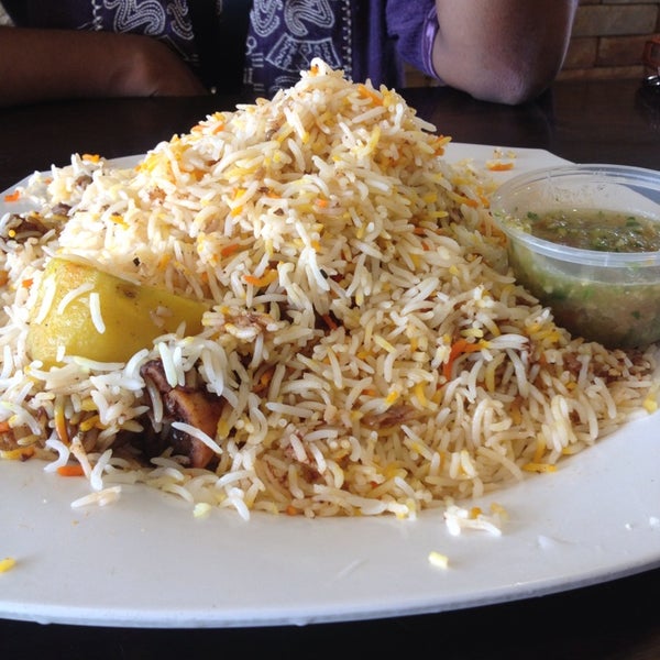 Foto diambil di Al-Mukalla Arabian Restaurant oleh Dalrene J. pada 10/15/2014