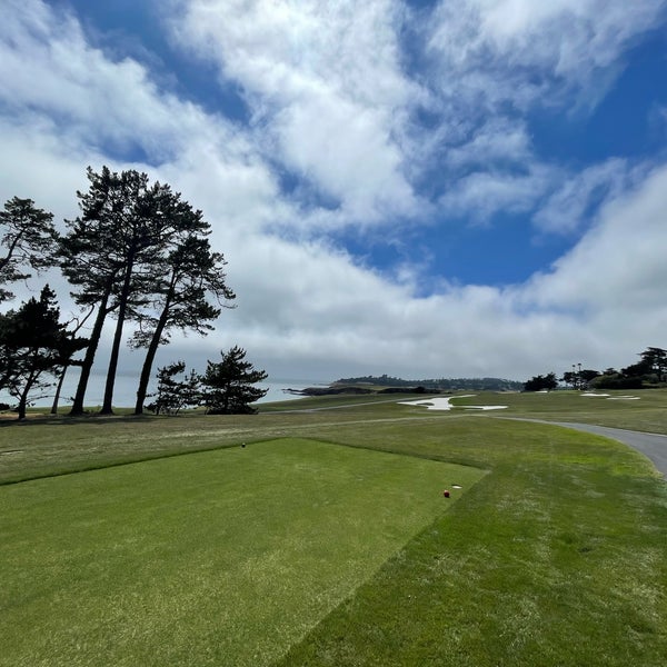 Photo taken at Pebble Beach Golf Links by 千尋 前. on 6/27/2022