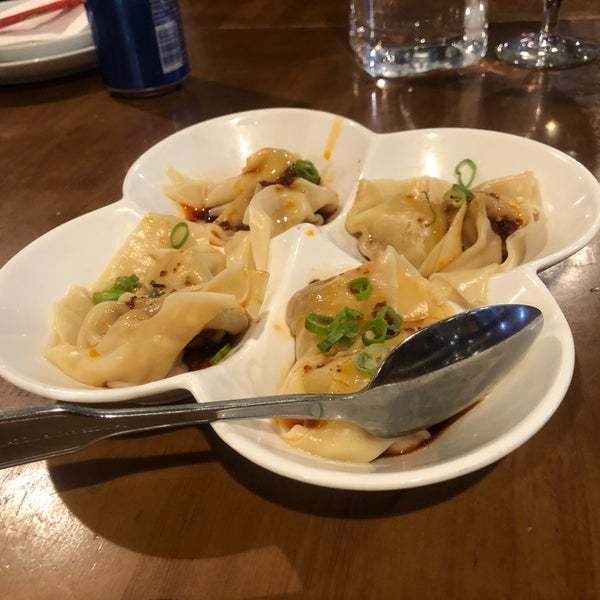 Foto scattata a Lao Sze Chuan Restaurant - Downtown/Michigan Ave da 千尋 前. il 3/18/2021