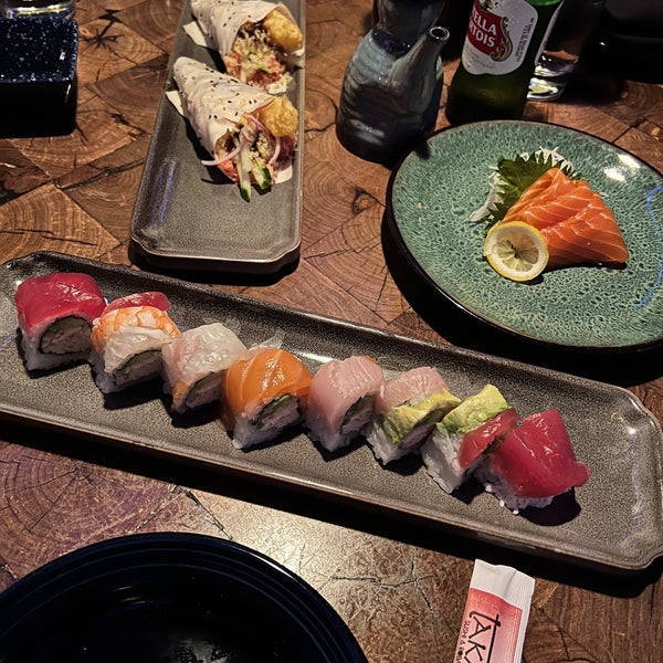 Foto diambil di Takami Sushi oleh Diane A. pada 2/5/2023