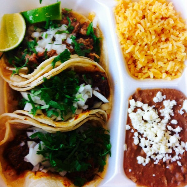 รูปภาพถ่ายที่ Frida Mexican Cuisine โดย Svetlana V. เมื่อ 6/26/2014