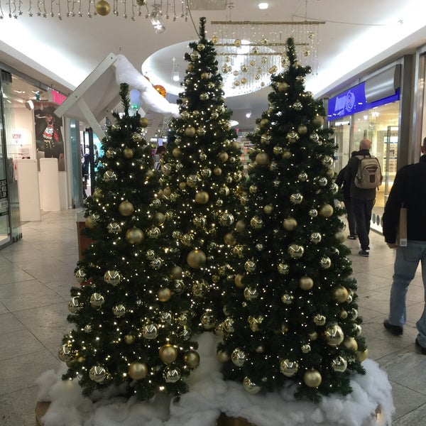 12/22/2015 tarihinde Markus Y.ziyaretçi tarafından Neukölln Arcaden'de çekilen fotoğraf