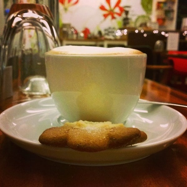 12/30/2013にMarkus Y.がDeli Café Mayaで撮った写真