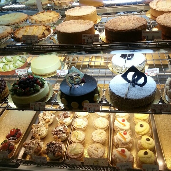 3/28/2013 tarihinde Elaine c.ziyaretçi tarafından Pasticceria Bruno Bakery'de çekilen fotoğraf