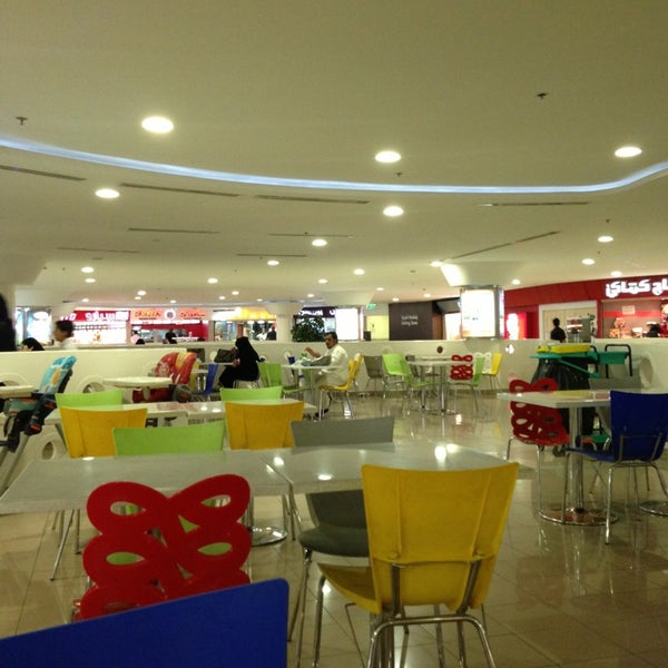 مركز الخيمة كارفور خريص مقهى قهوة وحلى Cafe Et Dessert للحجز والاستفسار 0114454512 Bath And Body Works Bath And Body Cafe Interior