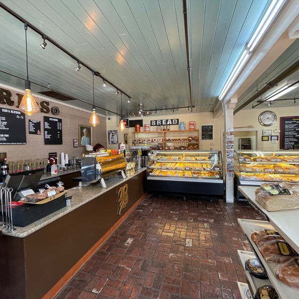 5/9/2022 tarihinde Eric G.ziyaretçi tarafından Birkholm&#39;s Solvang Bakery &amp; Cafe'de çekilen fotoğraf