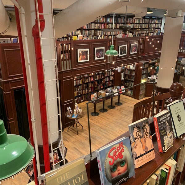 11/19/2021 tarihinde Eva W.ziyaretçi tarafından Housing Works Bookstore Cafe'de çekilen fotoğraf