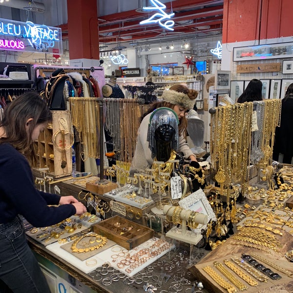 Photo taken at Artists and Fleas at Chelsea Market by Eva W. on 1/5/2019