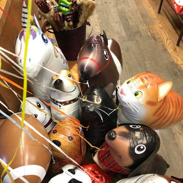 2/21/2018에 Eva W.님이 Balloon Saloon에서 찍은 사진