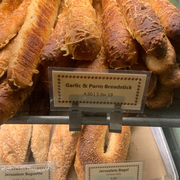 Foto tirada no(a) Breads Bakery por Eva W. em 7/16/2022