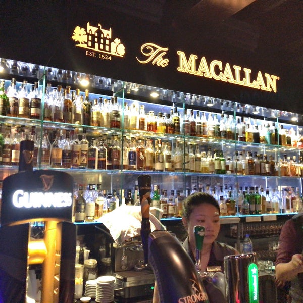 2/1/2018 tarihinde Pete S.ziyaretçi tarafından The Whisky Bar KL'de çekilen fotoğraf