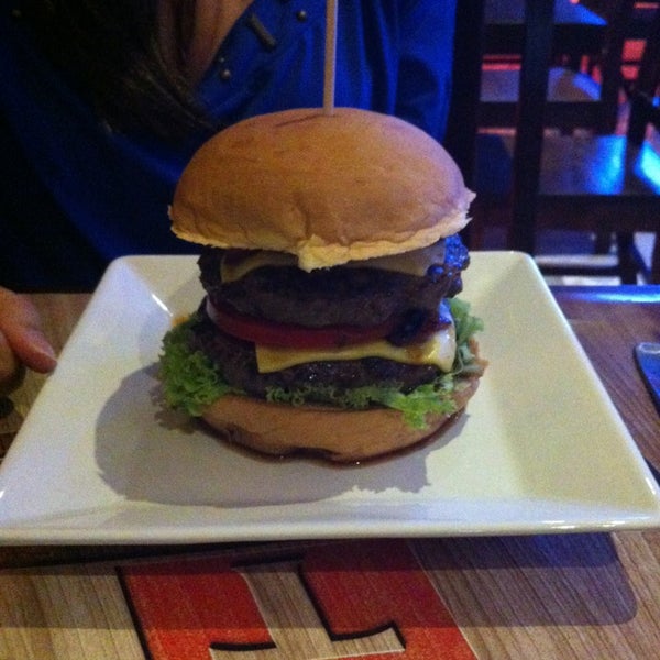 Photo taken at T-Bones Steak &amp; Burger by Juliana V. on 9/12/2013