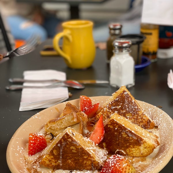 Photo taken at Snooze, an A.M. Eatery by Badr ♋️ on 1/26/2020