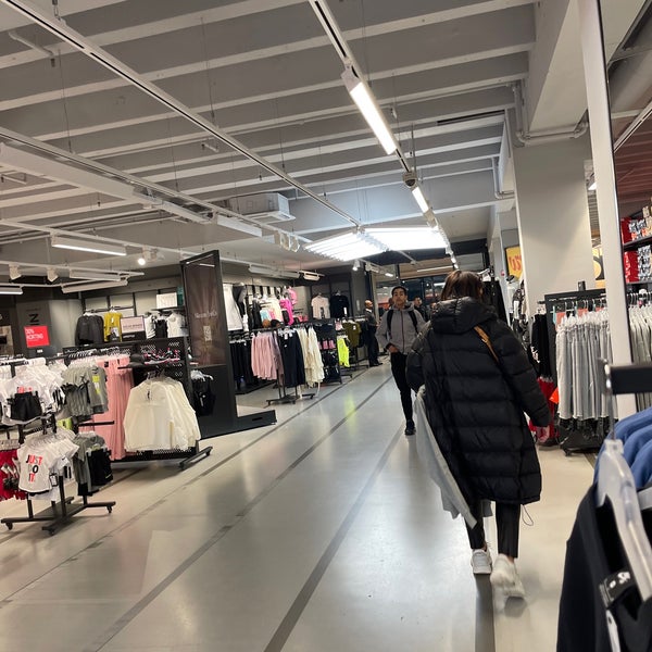 Nike store top amsterdam osdorp