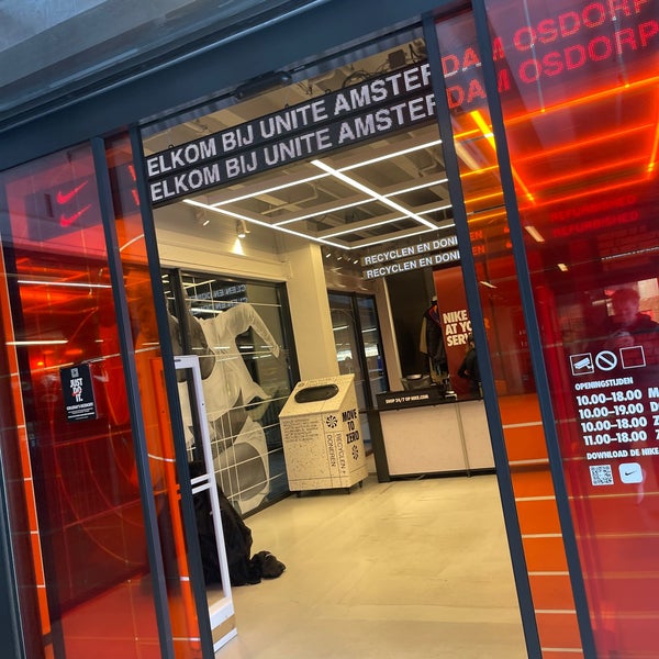 Nike store top amsterdam osdorp