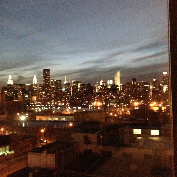 รูปภาพถ่ายที่ Z NYC Hotel โดย Alexandra D. เมื่อ 4/22/2013