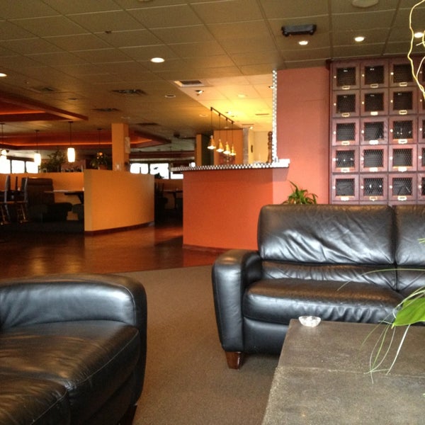Photo taken at Suite 100 Restaurant, Bar &amp; Lounge by Richard M. on 9/22/2013