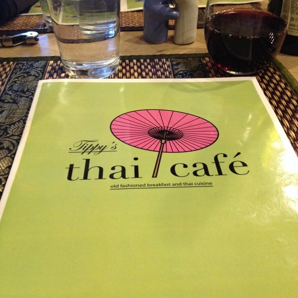 Foto diambil di Tippy&#39;s Thai Cafe oleh Richard M. pada 5/15/2014