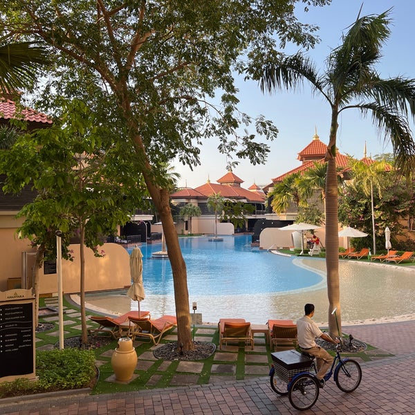 Photo taken at Anantara The Palm Dubai Resort by F on 1/8/2024