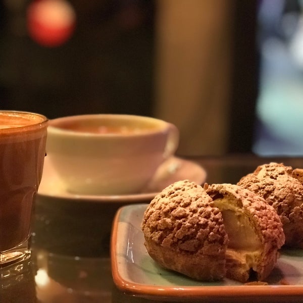 2/3/2018 tarihinde Dilara D.ziyaretçi tarafından Rafine Espresso Bar'de çekilen fotoğraf