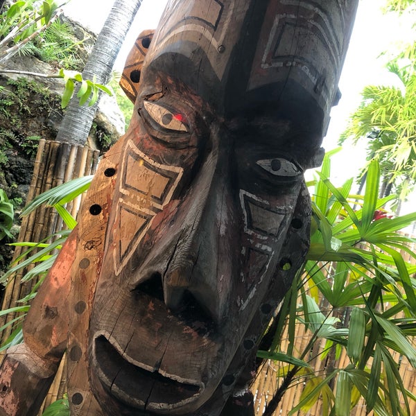 Снимок сделан в Mai-Kai Restaurant and Polynesian Show пользователем Jon S. 7/3/2019