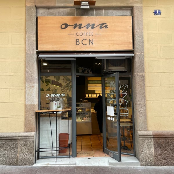 รูปภาพถ่ายที่ Onna Coffee โดย الوليد เมื่อ 3/17/2022