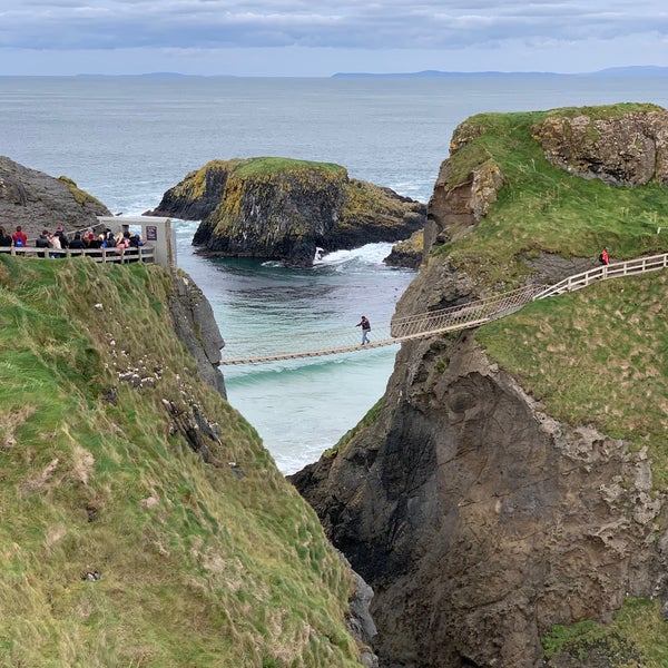 Carrick a rede Rope Bridge an easterly