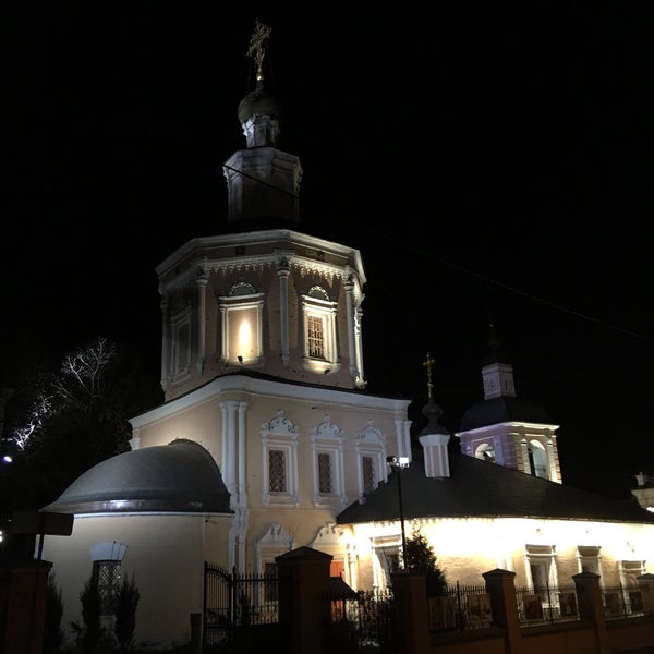 Храм святой троицы в хохлах фото Храм Святой Живоначальной Троицы в Хохлах Басманный 2 tips