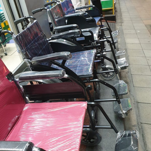 มงกุฎเวชภัณฑ์ (Mongkut Medical Supplies) ร้านขายยา ใน Thung Phaya Thai