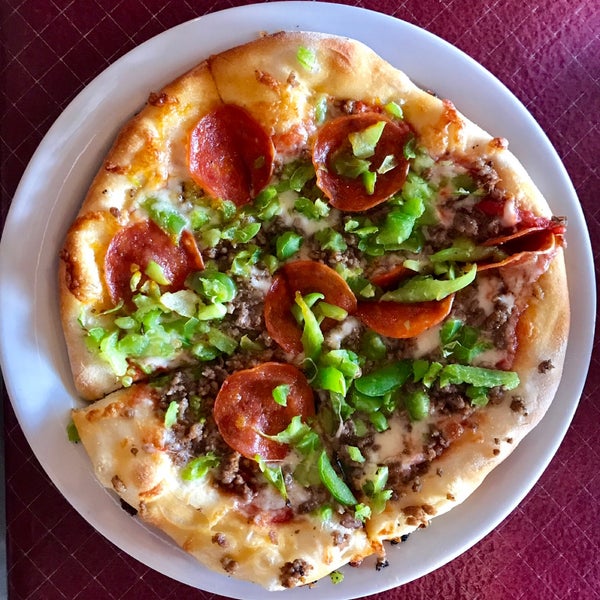 Foto tomada en Barry&#39;s Pizza  por Todd W. el 3/2/2019