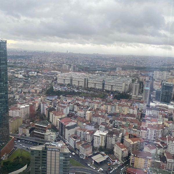 รูปภาพถ่ายที่ Hilton Istanbul Bomonti Hotel &amp; Conference Center โดย Mehmet Can K. เมื่อ 1/10/2024
