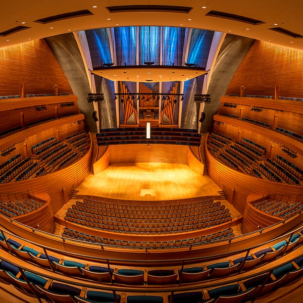 Foto diambil di Kauffman Center for the Performing Arts oleh Kauffman Center for the Performing Arts pada 11/22/2013