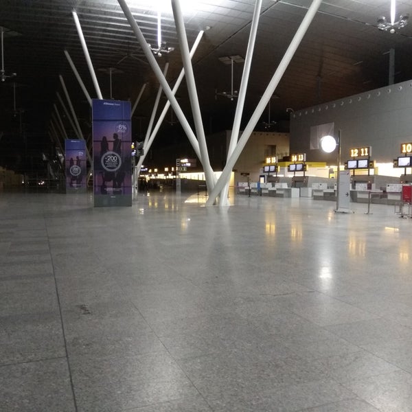 Foto tirada no(a) Aeropuerto de Santiago de Compostela por Janka P. em 5/19/2019