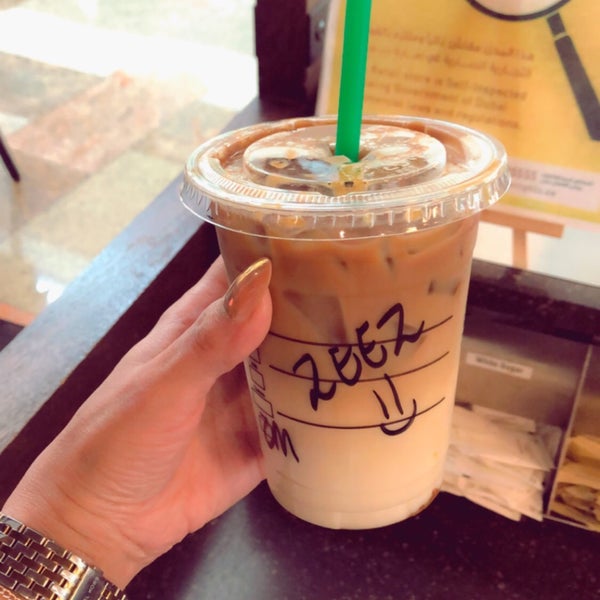 Das Foto wurde bei Starbucks von zeez ❤. am 3/4/2019 aufgenommen