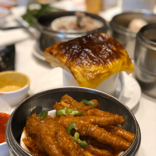 Das Foto wurde bei Lunasia Chinese Cuisine von Kim L. am 10/12/2019 aufgenommen