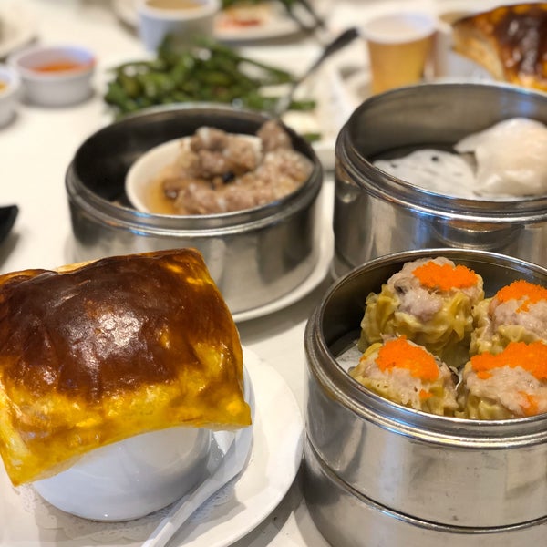 Foto tomada en Lunasia Chinese Cuisine  por Kim L. el 10/12/2019