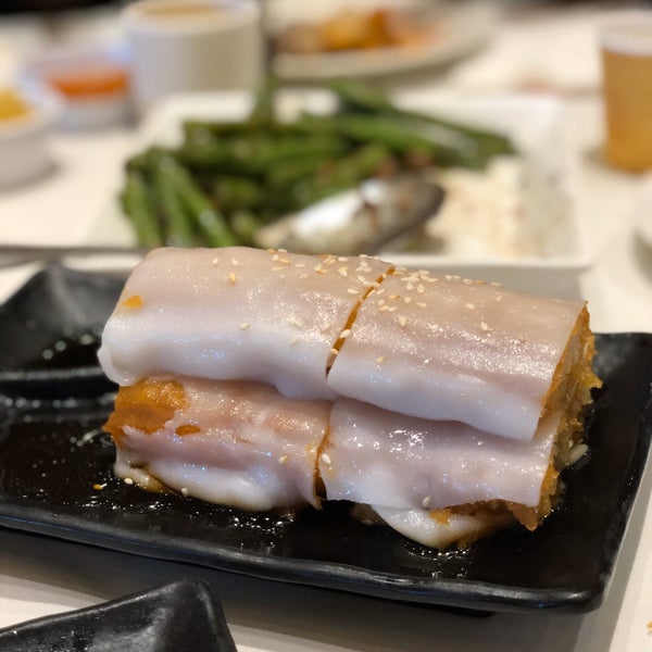 Foto scattata a Lunasia Chinese Cuisine da Kim L. il 10/12/2019