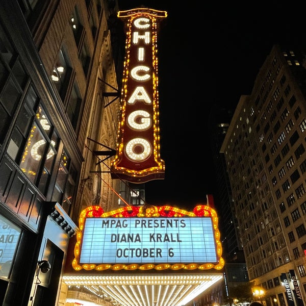 Foto tirada no(a) The Chicago Theatre por Saleh em 10/6/2022