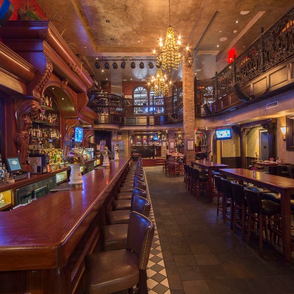Das Foto wurde bei Bourbon Street Bar &amp; Grille von Bourbon Street Bar &amp; Grille am 11/7/2013 aufgenommen