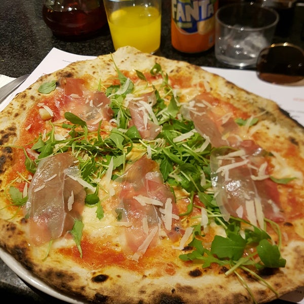 1/4/2018 tarihinde Heather S.ziyaretçi tarafından NAP Neapolitan Authentic Pizza'de çekilen fotoğraf
