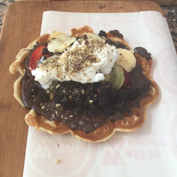 Foto diambil di Waffle Memet oleh Baris pada 7/7/2016