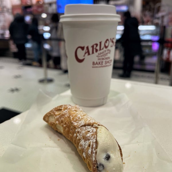 Photo taken at Carlo&#39;s Bake Shop by Mohammed ✈. on 11/29/2022