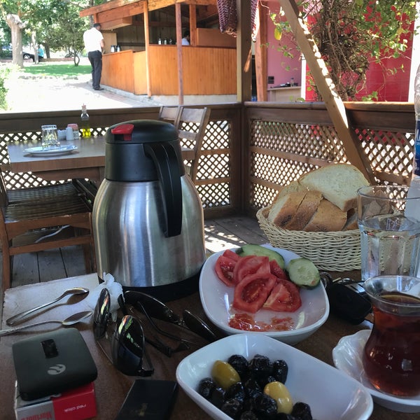 Photo taken at Yeşil Vadi Restaurant by GÖKHAN KAYGUSUZ on 8/5/2018