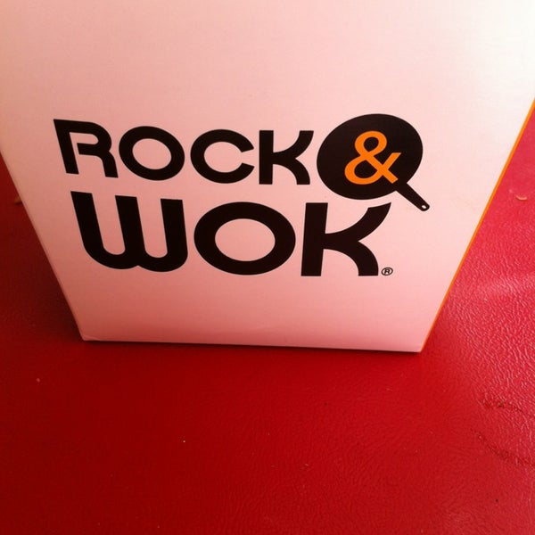 รูปภาพถ่ายที่ Rock &amp; Wok โดย Alekzz H. เมื่อ 8/22/2013