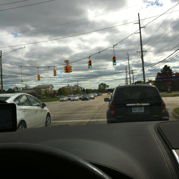 Rochester Rd & South Blvd Intersection in Rochester Hills