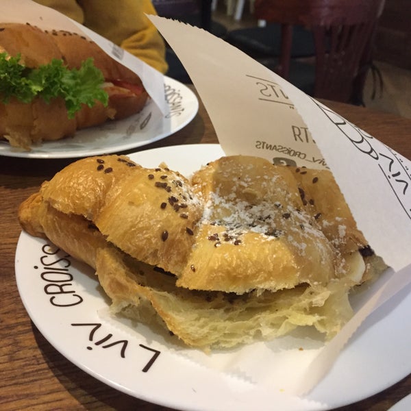 Foto diambil di Lviv Croissants oleh Emresan S. pada 10/29/2019