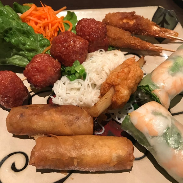 1/18/2020 tarihinde Candace B.ziyaretçi tarafından Ben Tre Vietnamese Homestyle Cuisine'de çekilen fotoğraf