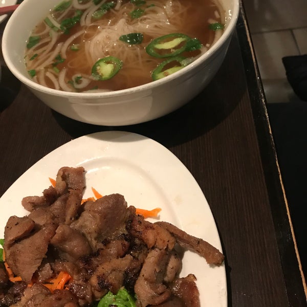 1/18/2020 tarihinde Candace B.ziyaretçi tarafından Ben Tre Vietnamese Homestyle Cuisine'de çekilen fotoğraf