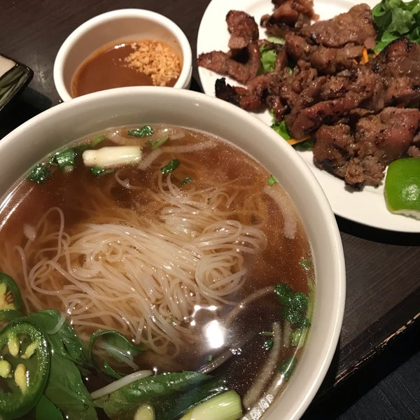 1/26/2019 tarihinde Candace B.ziyaretçi tarafından Ben Tre Vietnamese Homestyle Cuisine'de çekilen fotoğraf