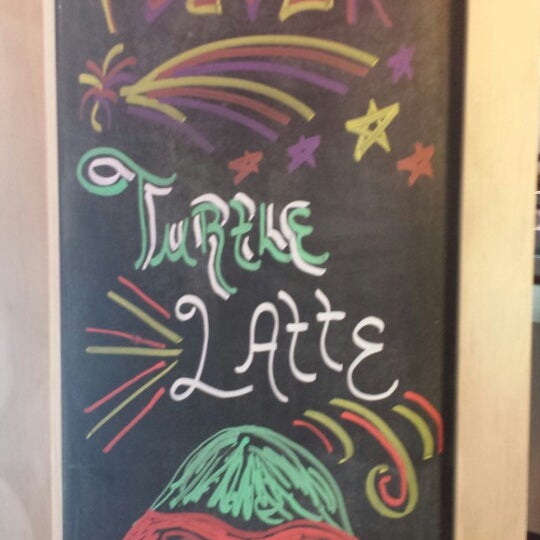 Foto tomada en Urban Joe Cafe &amp; Bar  por Nic D. el 4/25/2014
